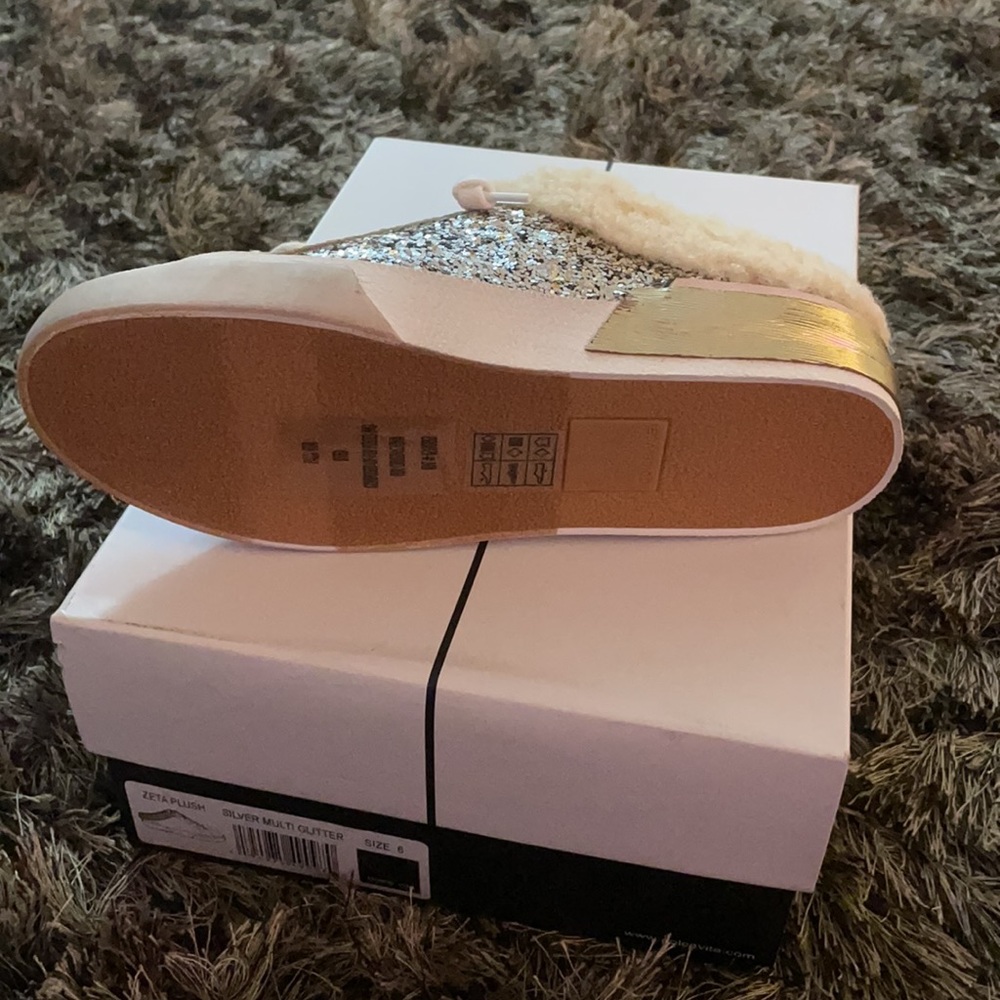 Beautiful, stylish functional sneakers. - Picture 3 of 4